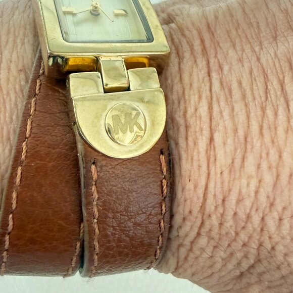 MICHAEL KORS MK 2236 WOMENS GOLD TONE RECTANGULAR WATCH BROWN LEATHER WRAP STRAP main image 4